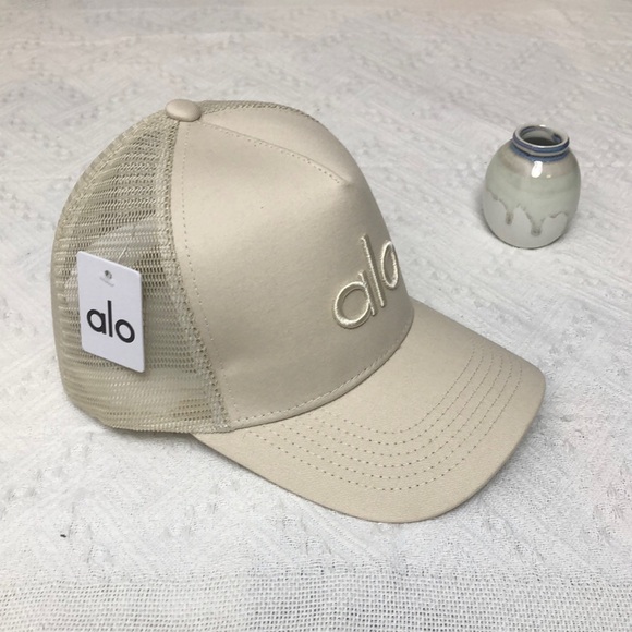ALO Yoga Cream Mesh Cap - Picture 1 of 5